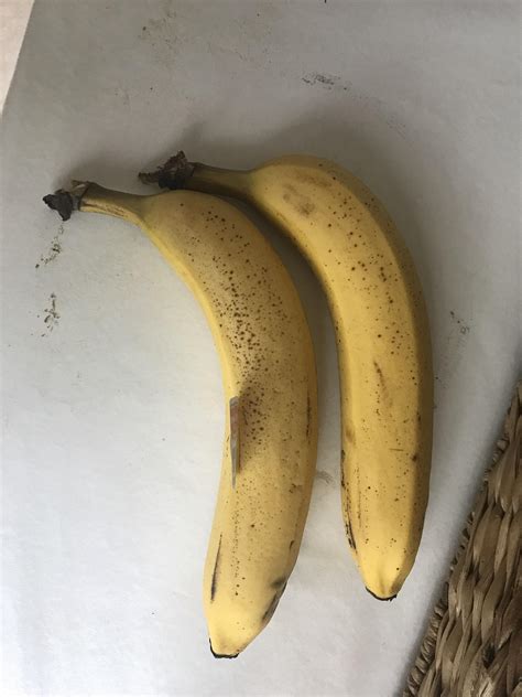 The popular<strong> Cavendish banana</strong> requires a great deal of fertilizer and water as well as pesticides, insecticides, and fungicides to grow. . Buyers can expect to find bananas of roughly the same size ap lang